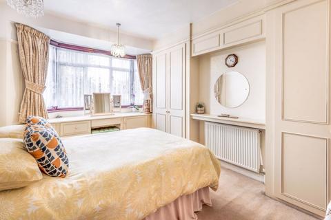 94 Caldbeck Avenue, Worcester Park, KT4 8BH