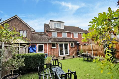 18 Kidder Road, Rayne, Braintree, CM77 6TN