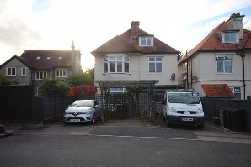 Foxholes Road, Southbourne, Bournemouth 1 bed apartment £625 pcm (£144 pw)