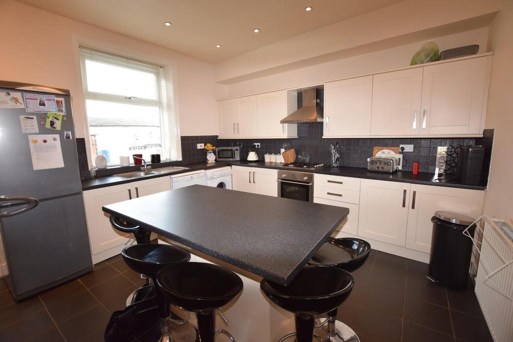 Hall Meadows, Trawden 3 bed terraced house £675 pcm (£156 pw)