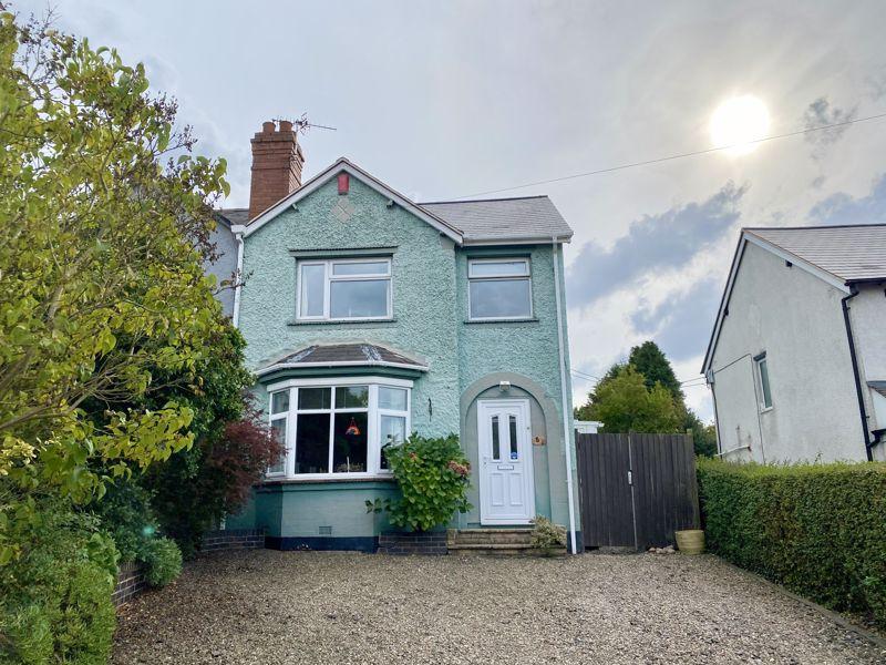 Golden Cross Lane, Catshill 3 bed semidetached house £300,000