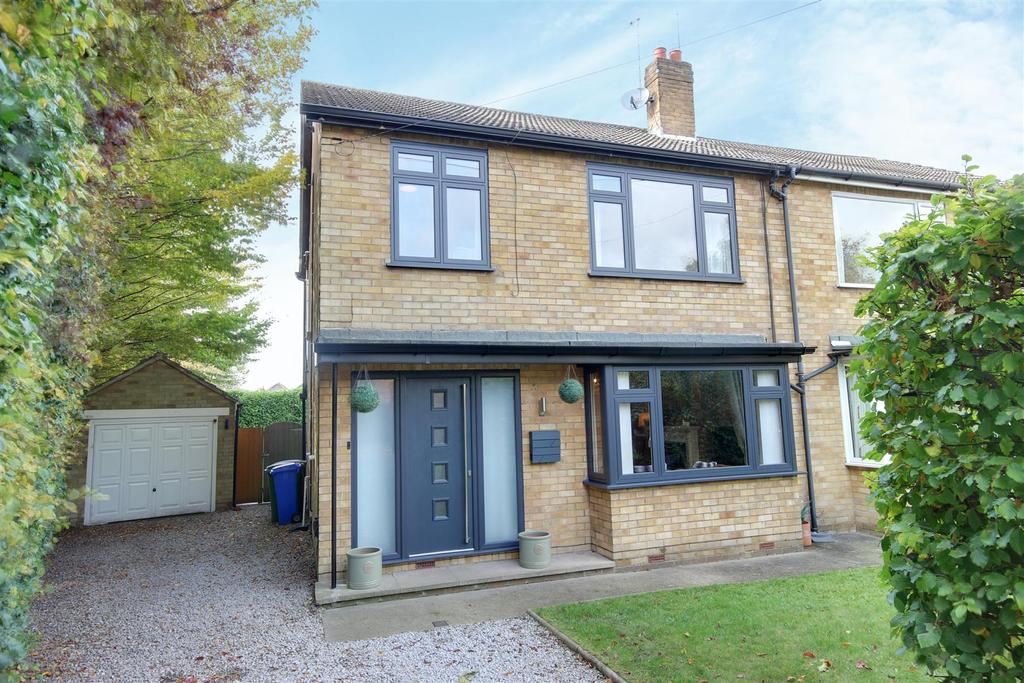 Nunburnholme Avenue, North Ferriby 3 bed semidetached house £280,000