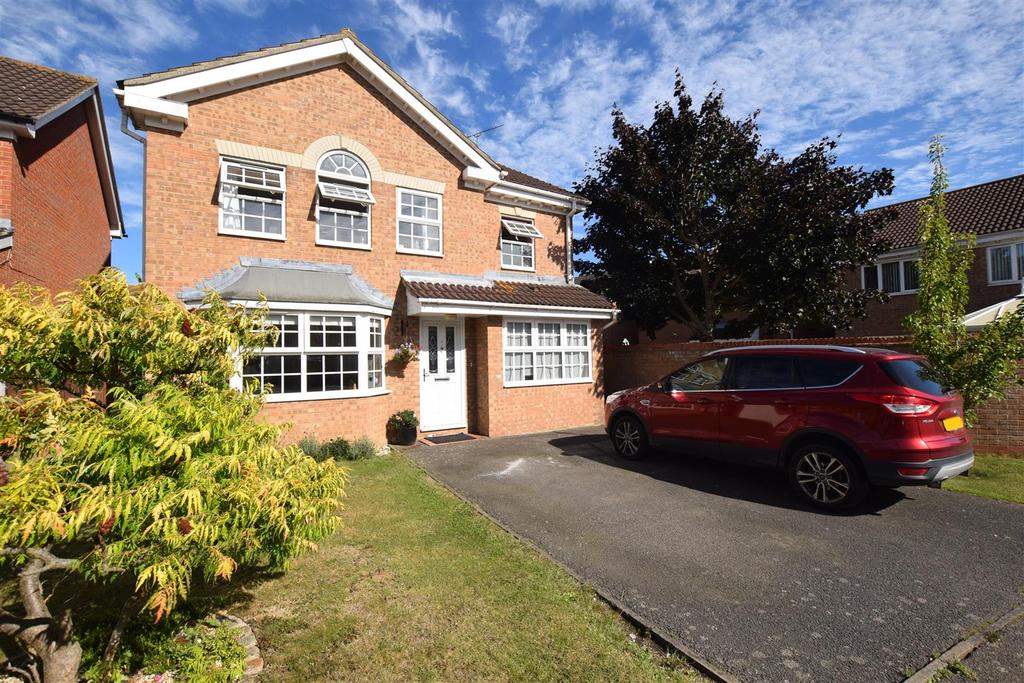 Wallace Binder Close, Maldon 4 bed house £1,700 pcm (£392 pw)