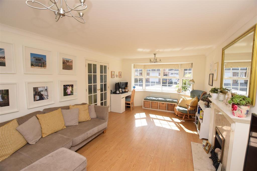 Wallace Binder Close, Maldon 4 bed house £1,700 pcm (£392 pw)