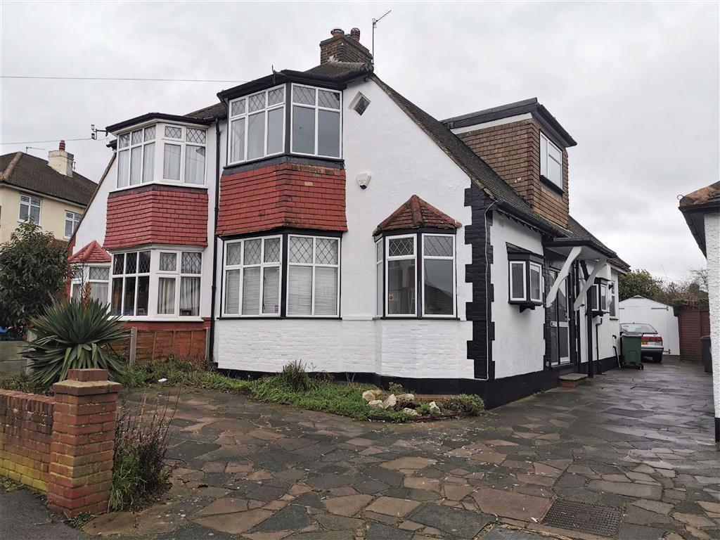 The Bramblings, Chingford, London 2 bed semidetached house £1,550