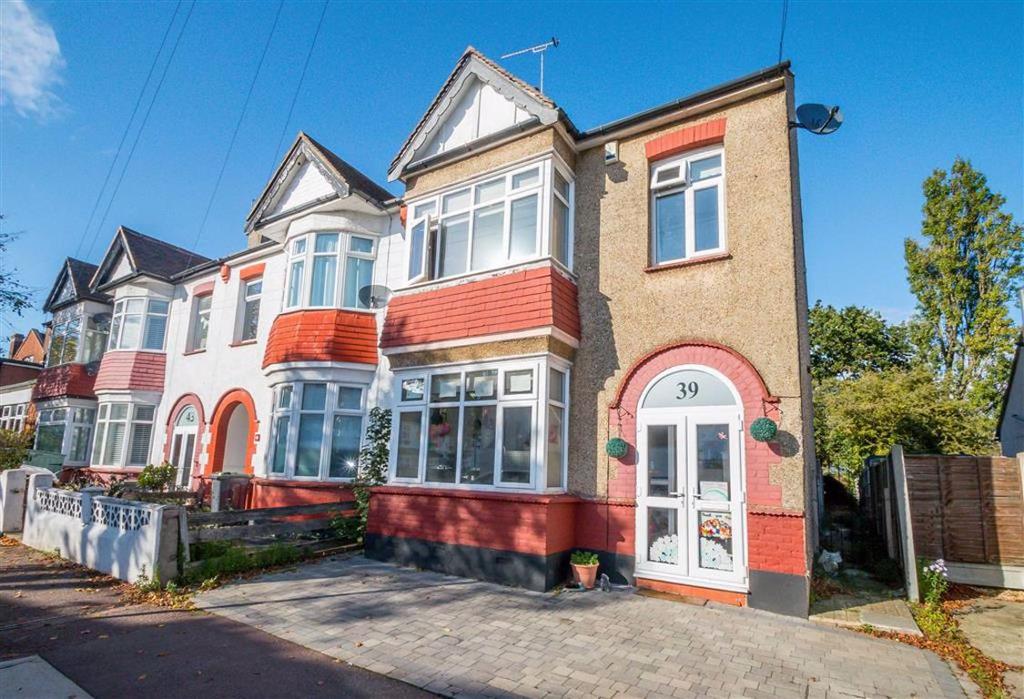 Ronald Hill Grove, Leighonsea, Essex 3 bed terraced house £499,995