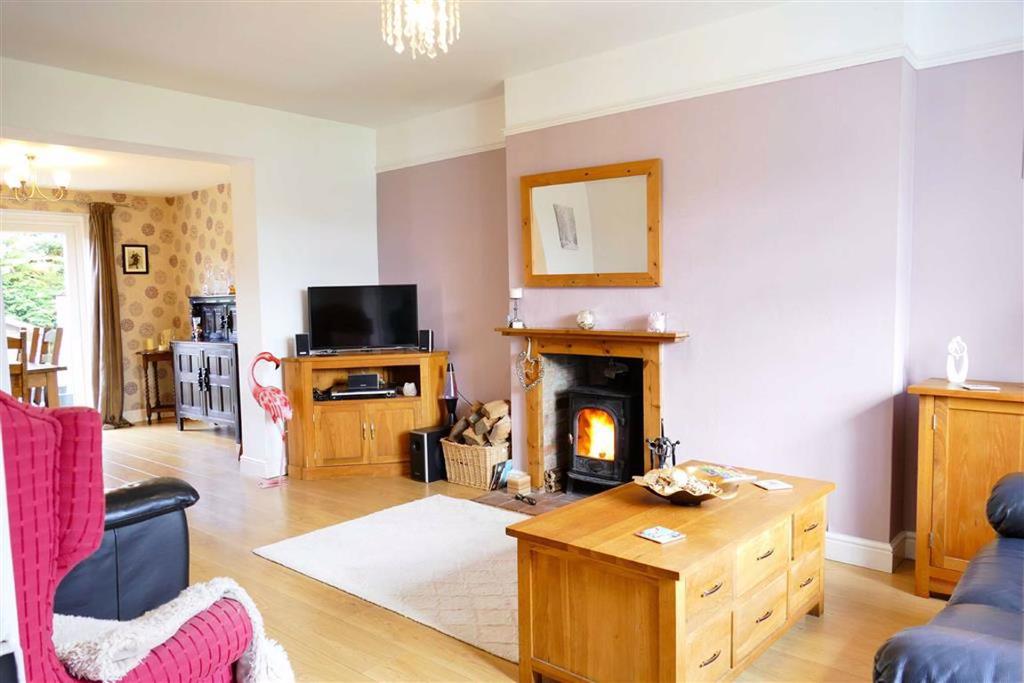 Olivers Hill, Cherhill 3 bed semidetached house £325,000