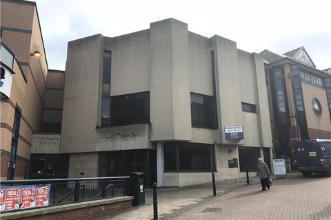 Retail property (high street) to rent - 2 New Street, Barnsley, S70 1RX