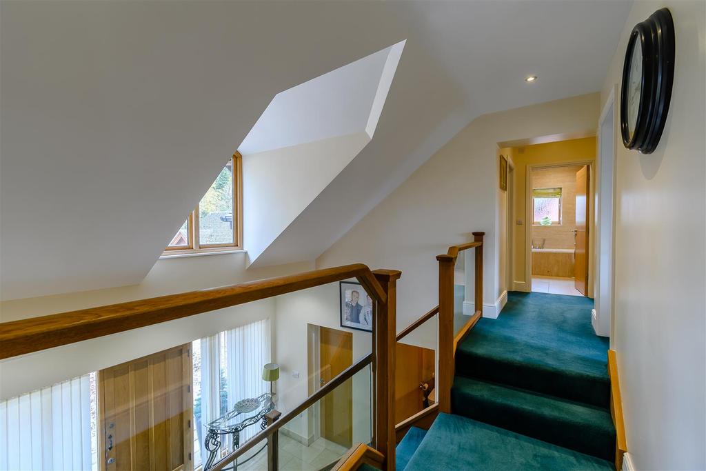 8439922-interior23.jpg