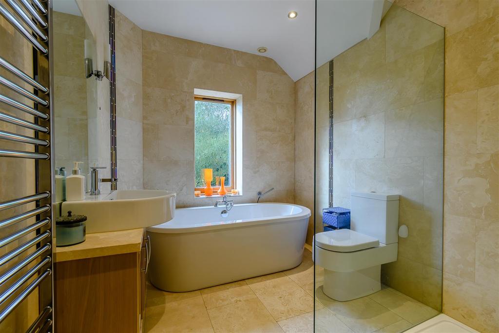 8439922-interior19.jpg