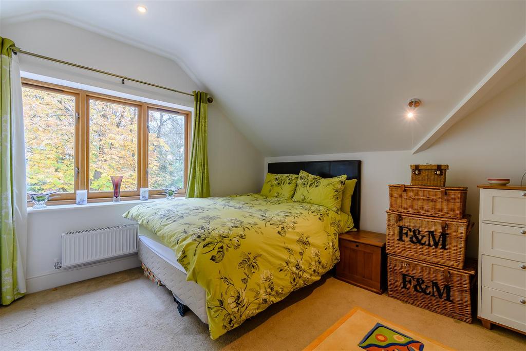 8439922-interior21.jpg