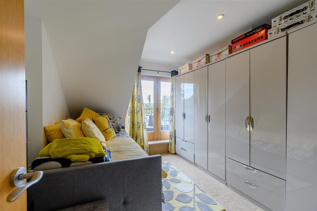 8439922-interior24.jpg