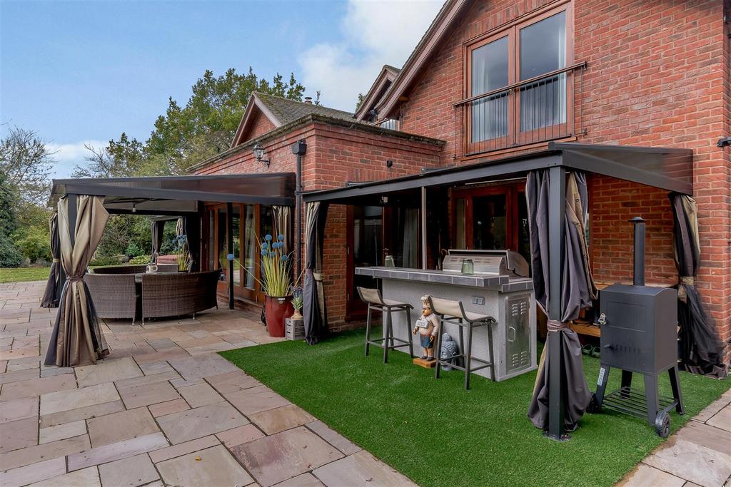 8439922-exterior27.jpg