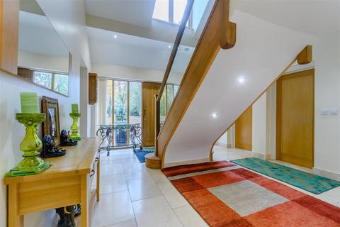 Avonlea Stonehouse Lane, Hopwood, Birmingham, B48 7BA