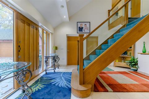 Avonlea Stonehouse Lane, Hopwood, Birmingham, B48 7BA