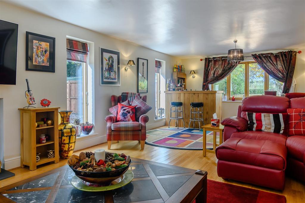 8439922-interior04.jpg