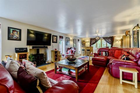 Avonlea Stonehouse Lane, Hopwood, Birmingham, B48 7BA