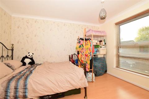 91 Caling Croft, New Ash Green, Longfield, DA3 8PZ