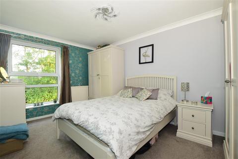 91 Caling Croft, New Ash Green, Longfield, DA3 8PZ