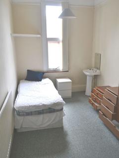 6 bedroom semi-detached house to rent - Claremont Road, Leamington Spa CV31