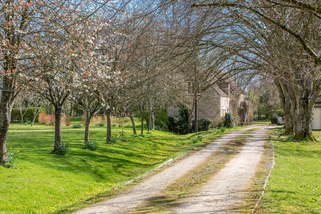 Poole Keynes, Cirencester... 6 bed detached house - £2,950,000