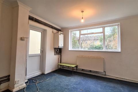 1 bedroom ground floor flat for sale, Endsleigh Gardens, Ilford, East London