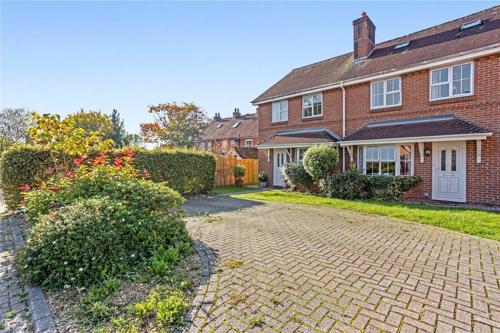 Buddens Road, Wickham, Fareham, PO17 3 bed semidetached house £325,000