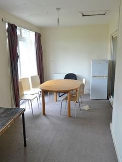 6 bedroom semi-detached house to rent - Southlea Close, Leamington Spa CV31