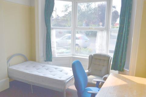 6 bedroom semi-detached house to rent, Tachbrook Road, Leamington Spa CV31
