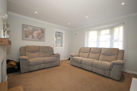 15 Crouchfield, Hemel Hempstead, HP1 1PA