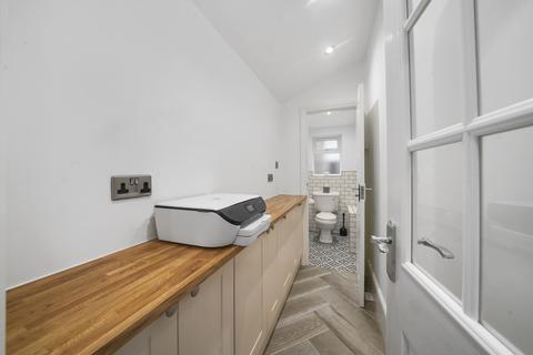 31a Grove Avenue, London, W7 3ER