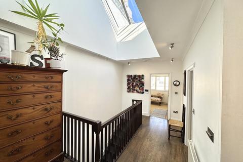 2 bedroom flat to rent, Gloucester Terrace, London, W2