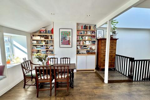 2 bedroom flat to rent, Gloucester Terrace, London, W2