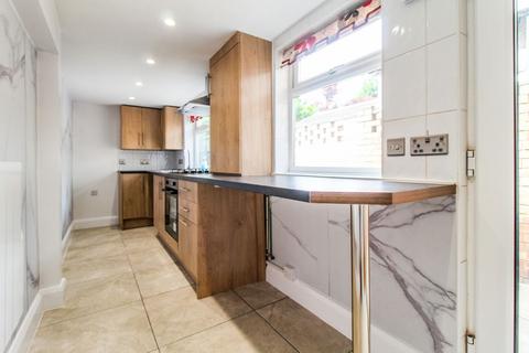 2 bedroom terraced house to rent, Farrer Street, Kempston, MK42