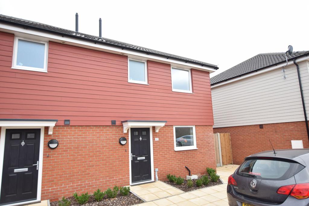 Orchard Place, ClactononSea 3 bed semidetached house £205,000