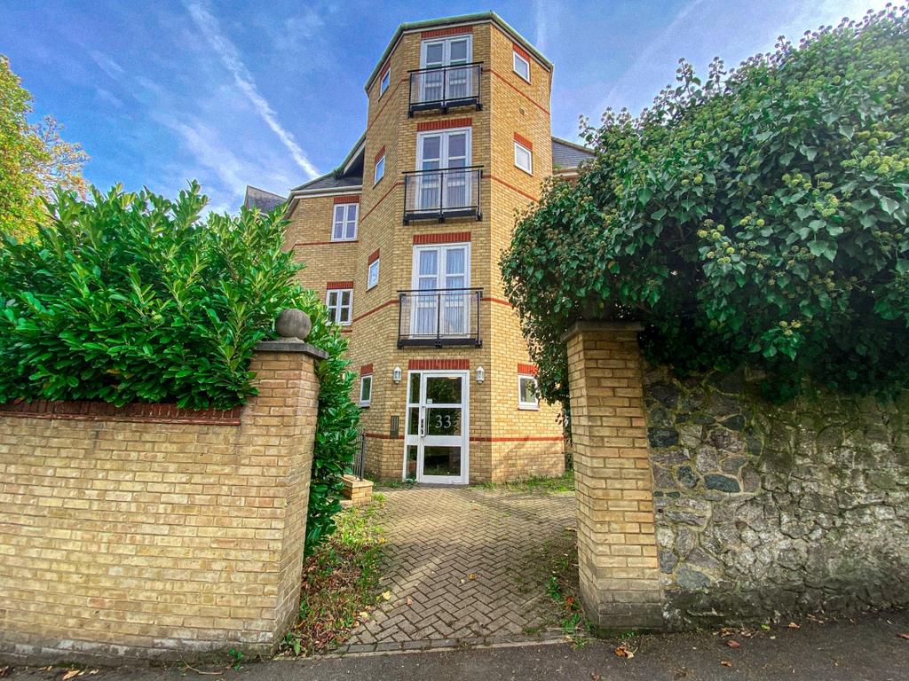 London Road Strood ME2 1 bed apartment £680 pcm (£157 pw)
