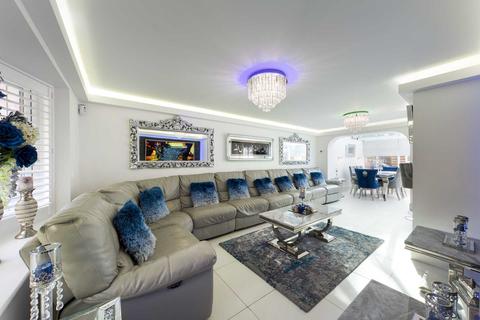 51 Micklem Drive, Hemel Hempstead, HP1 2PR