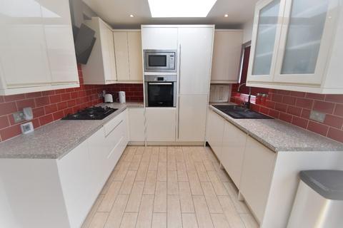 5 bedroom semi-detached house to rent, First Avenue, Acton W3