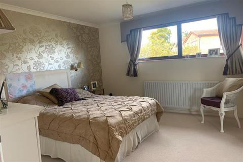 24 Barton Crescent, East Grinstead, RH19 4NR