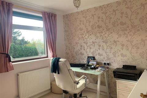 24 Barton Crescent, East Grinstead, RH19 4NR
