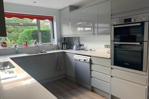 24 Barton Crescent, East Grinstead, RH19 4NR