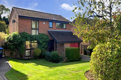 24 Barton Crescent, East Grinstead, RH19 4NR