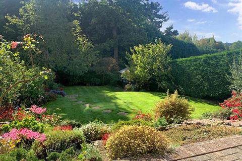 24 Barton Crescent, East Grinstead, RH19 4NR