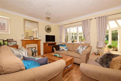8 Lower Dunnymans, Banstead, SM7 2BX