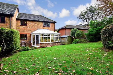 8 Lower Dunnymans, Banstead, SM7 2BX