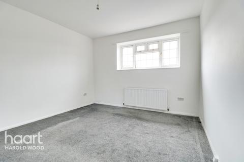 33 Penrith Road, Romford, RM3 9NS