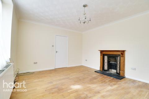 33 Penrith Road, Romford, RM3 9NS
