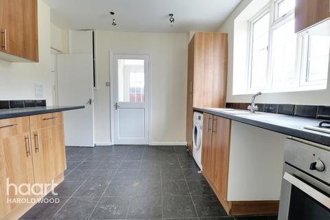 33 Penrith Road, Romford, RM3 9NS