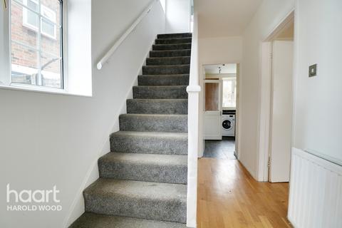 33 Penrith Road, Romford, RM3 9NS
