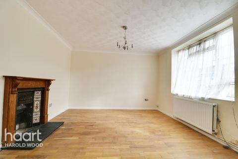 33 Penrith Road, Romford, RM3 9NS